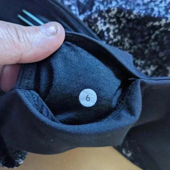 Lululemon Hop To It Crop *Full-On Luxtreme size 6 - Picture 12 of 15